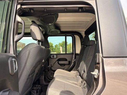 Used 2024 Jeep Gladiator Sport AWD/4WD image 11