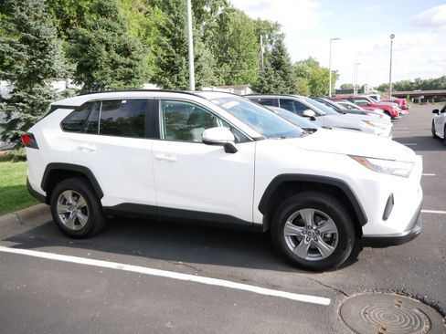 Used 2022 Toyota RAV4 XLE w/ Convenience Package AWD/4WD image 5