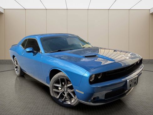 Used 2021 Dodge Challenger SXT w/ Driver Convenience Group image 5