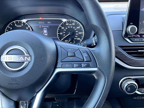 Used 2023 Nissan Altima 2.5 SV FWD image 24