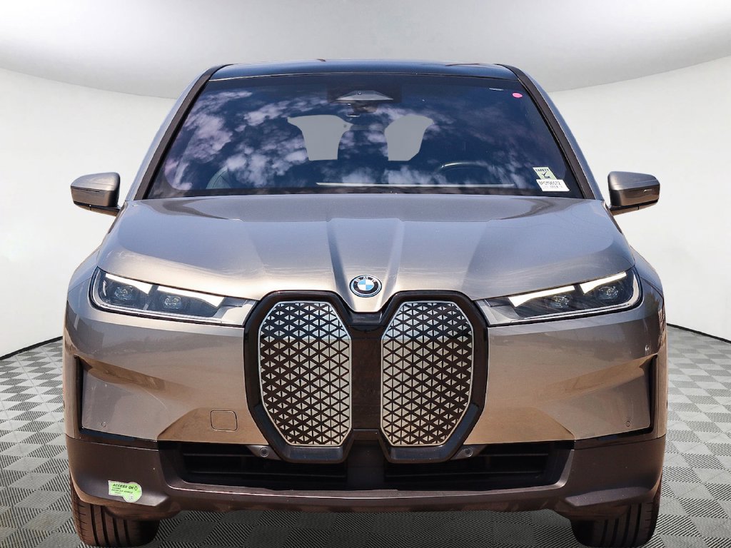 Used 2023 BMW iX xDrive50 AWD/4WD image 2