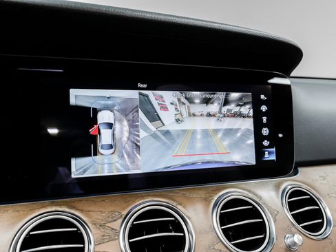 Used 2023 Mercedes-Benz E 350 4MATIC Sedan image 41