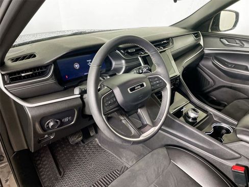 Used 2024 Jeep Grand Cherokee Altitude AWD/4WD image 23