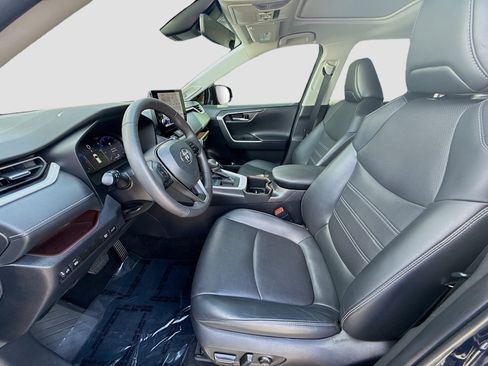Used 2024 Toyota RAV4 Limited image 17