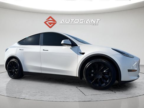 Used 2021 Tesla Model Y Long Range AWD/4WD image 10
