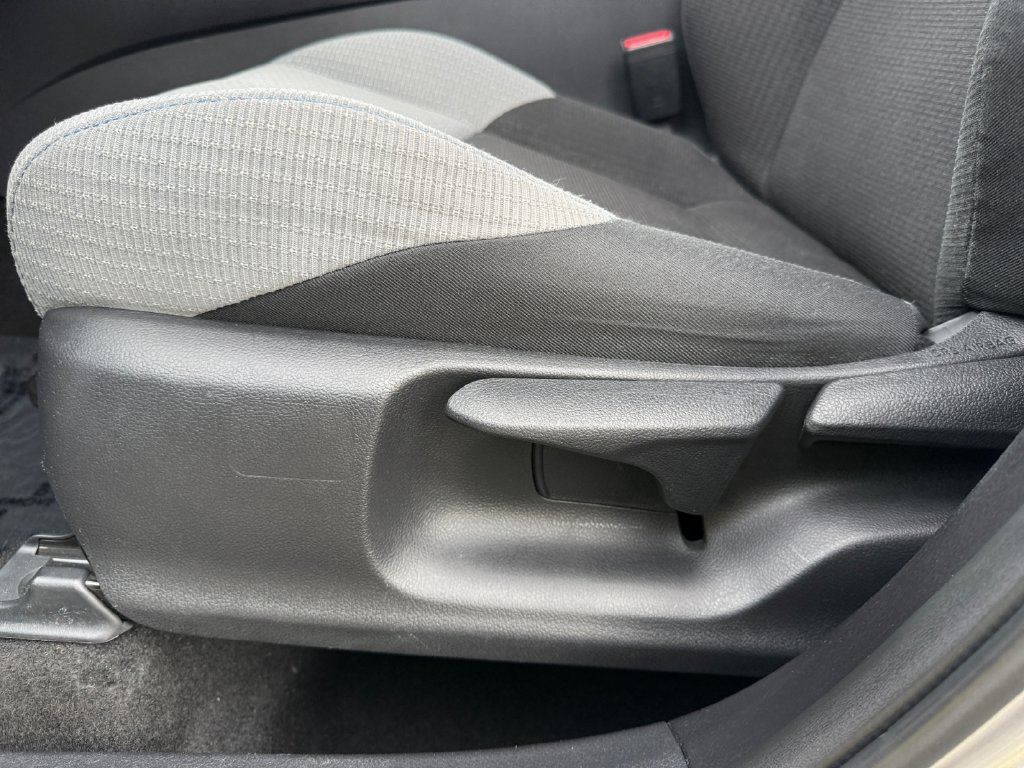 Used 2019 Toyota C-HR XLE FWD image 10