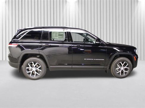 New 2025 Jeep Grand Cherokee Limited w/ Luxury Tech Group II image 2