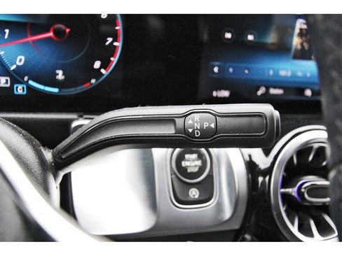 Used 2022 Mercedes-Benz GLB 250 image 14