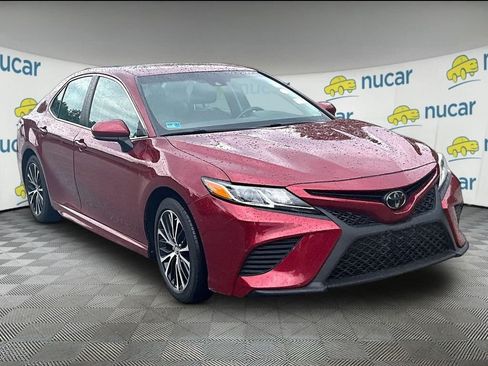 Used 2018 Toyota Camry SE FWD image 1