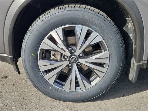 Used 2022 Nissan Rogue SV image 13