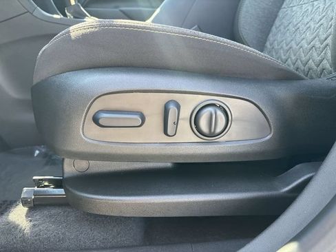 Certified 2024 Chevrolet Equinox LT FWD image 21