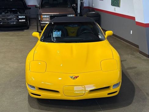 Used 2004 Chevrolet Corvette Convertible w/ Preferred Equipment Group RWD image 20