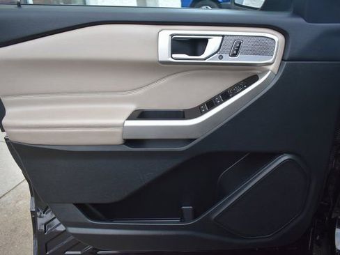 Used 2023 Ford Explorer Limited image 14