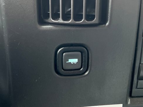 Used 2017 Chevrolet Express 4500 Extended image 25