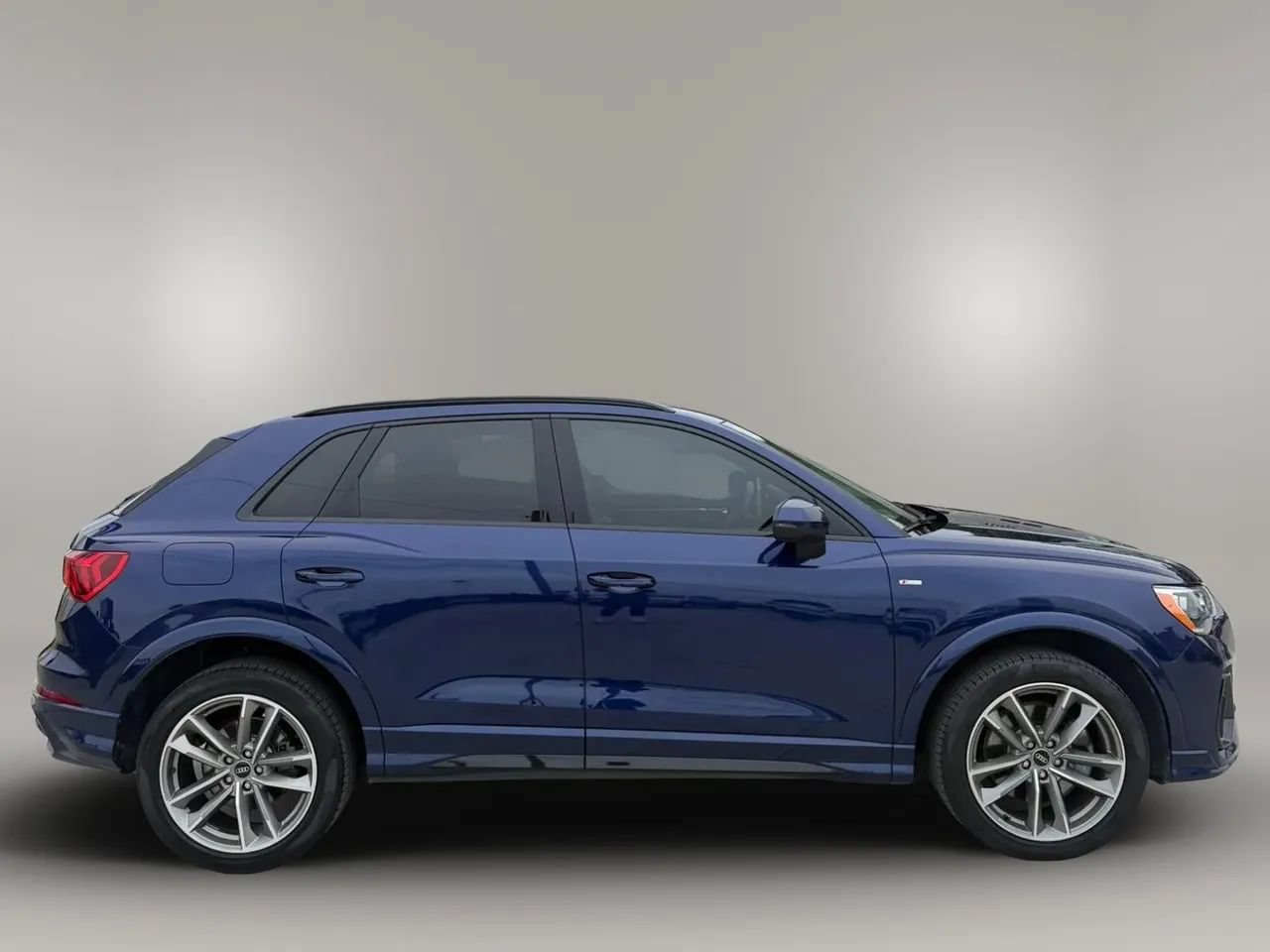 Used 2022 Audi Q3 2.0T Premium w/ Black Optic Sport Package AWD/4WD image 8