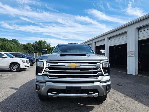 Used 2024 Chevrolet Silverado 2500 High Country w/ High Country Premium Package AWD/4WD image 8