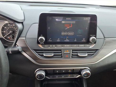 Used 2024 Nissan Altima 2.5 SV image 25