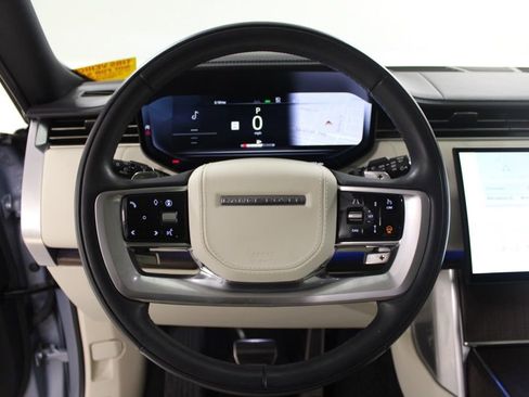 Used 2025 Land Rover Range Rover SE image 25
