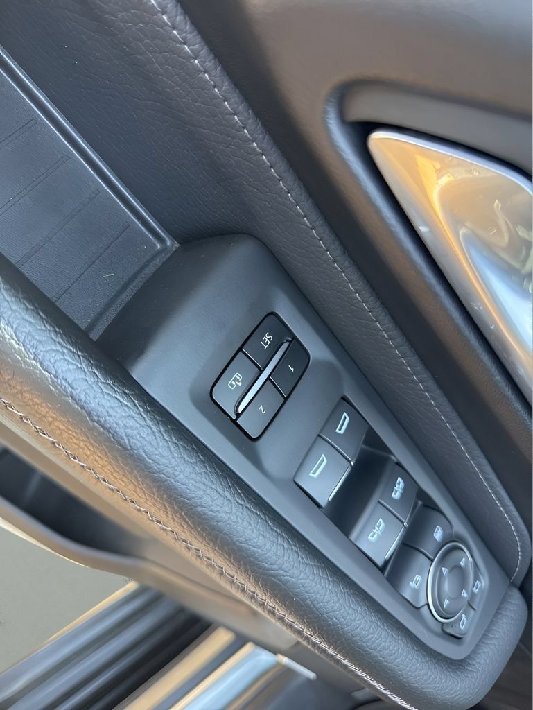Used 2024 GMC Yukon XL Denali w/ Advanced Technology Package AWD/4WD image 9