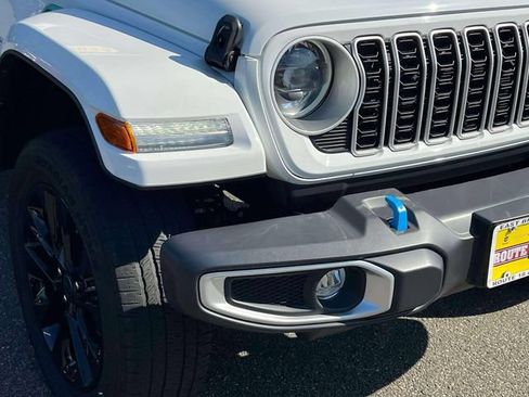 Used 2024 Jeep Wrangler Unlimited Sahara AWD/4WD image 8
