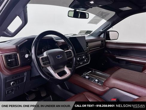 Used 2022 Ford Expedition Limited image 9
