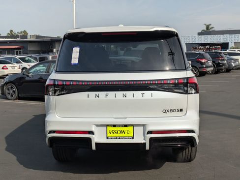 New 2026 INFINITI QX80 4WD image 8