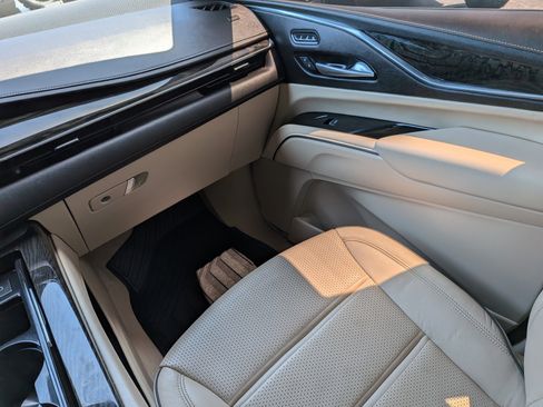 Certified 2024 Cadillac Escalade ESV Premium Luxury AWD/4WD image 16