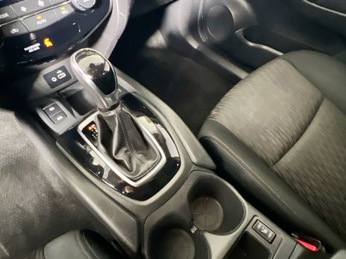 Used 2019 Nissan Rogue SV w/ Premium Package image 26