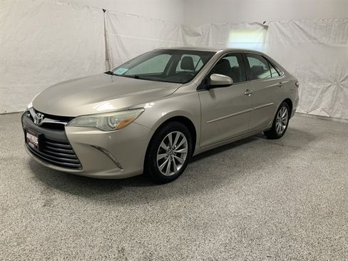 Used 2016 Toyota Camry XLE w/ Protection Package (Q2) FWD image 2