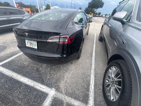Used 2022 Tesla Model 3 RWD image 9
