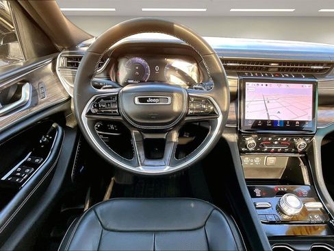 Used 2023 Jeep Grand Cherokee L Overland image 9