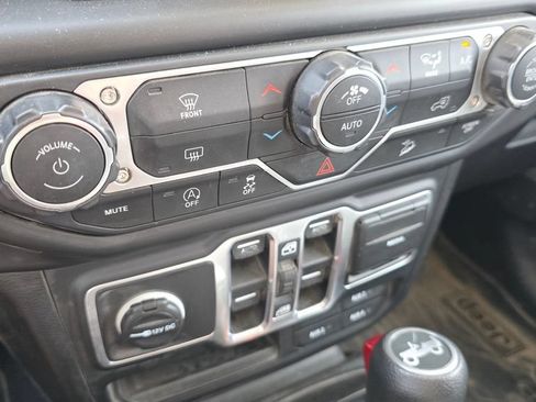 Used 2018 Jeep Wrangler Unlimited Sport S AWD/4WD image 19