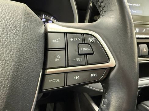 Used 2022 Toyota Highlander XLE FWD image 24