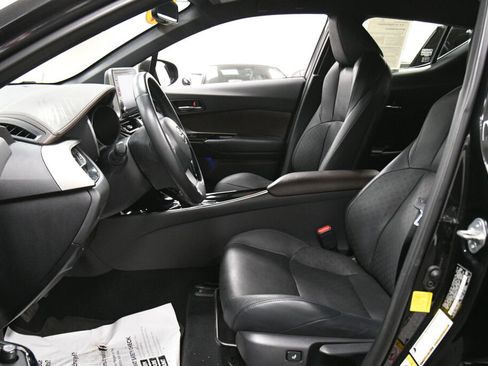 Used 2019 Toyota C-HR Limited image 9