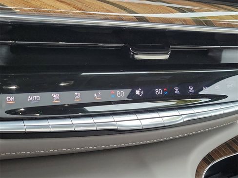 Certified 2022 Cadillac Escalade Premium Luxury Platinum image 33