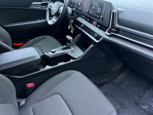 Used 2024 Kia Sportage LX image 16