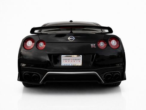 Used 2021 Nissan GT-R Premium image 6