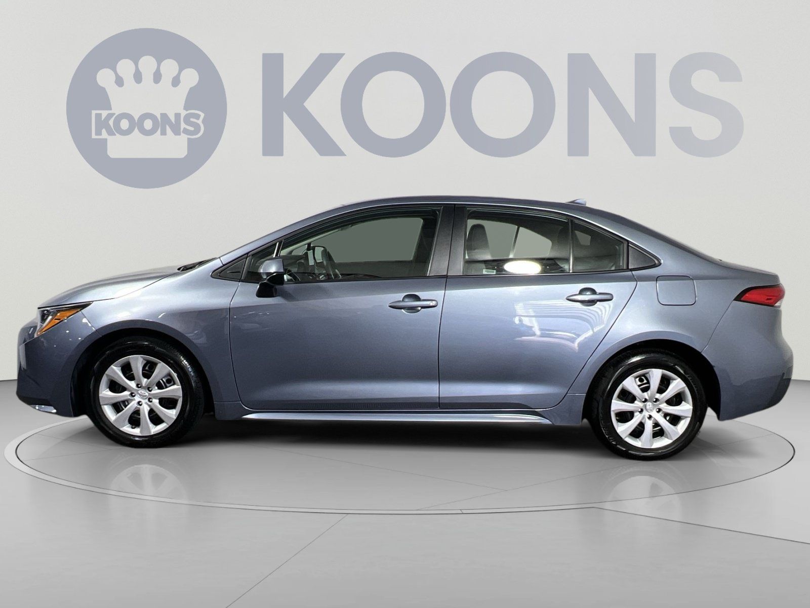 Used 2025 Toyota Corolla LE FWD image 2