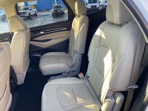 Used 2021 Buick Enclave Essence image 4