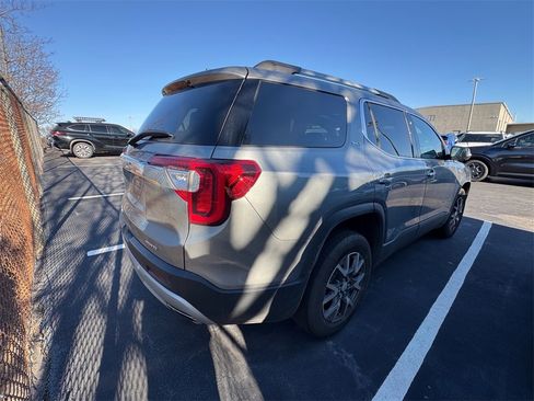 Used 2023 GMC Acadia SLT w/ Technology Package image 7
