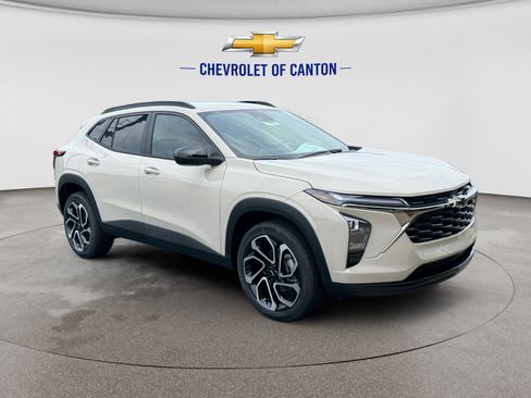 New 2026 Chevrolet Trax RS w/ Driver Confidence Package FWD image 3