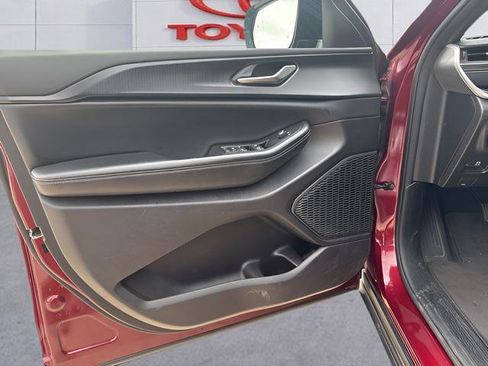 Used 2024 Jeep Grand Cherokee Altitude image 5