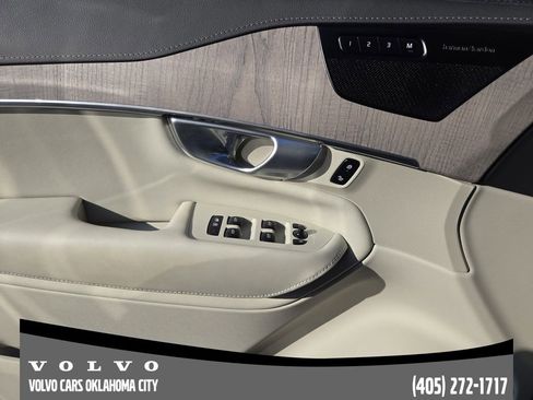 Certified 2024 Volvo XC90 B6 Ultimate w/ Protection Package Premier image 22