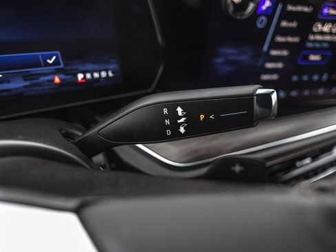 Used 2025 Chevrolet Suburban Premier image 20