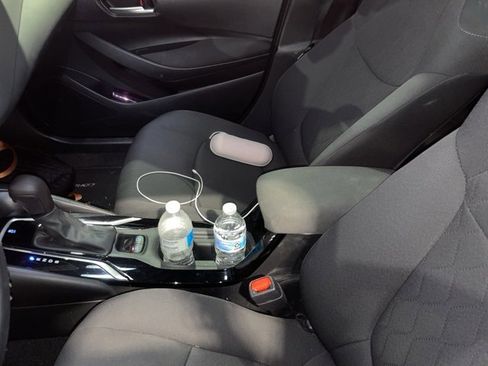 Used 2021 Toyota Corolla LE image 4