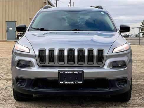 Used 2017 Jeep Cherokee Sport image 3