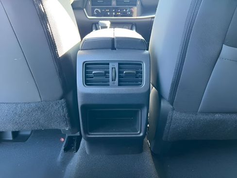 Used 2022 Nissan Rogue S FWD image 11