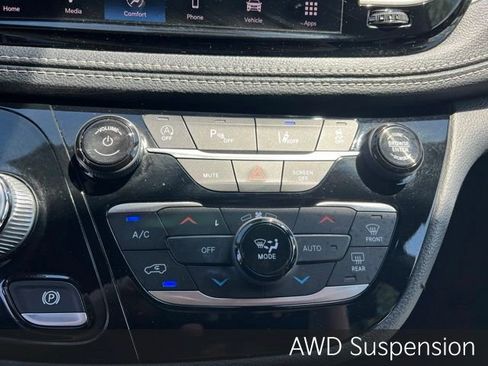 Used 2021 Chrysler Pacifica Touring-L w/ Uconnect Theater Family Group AWD/4WD image 21