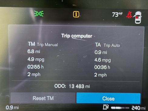 Used 2025 Volvo XC40 B5 Core image 15