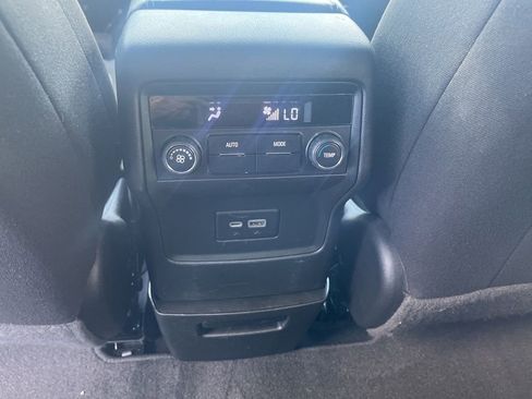 Used 2020 GMC Acadia SLE image 25